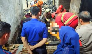 Evakuasi korban kebakaran