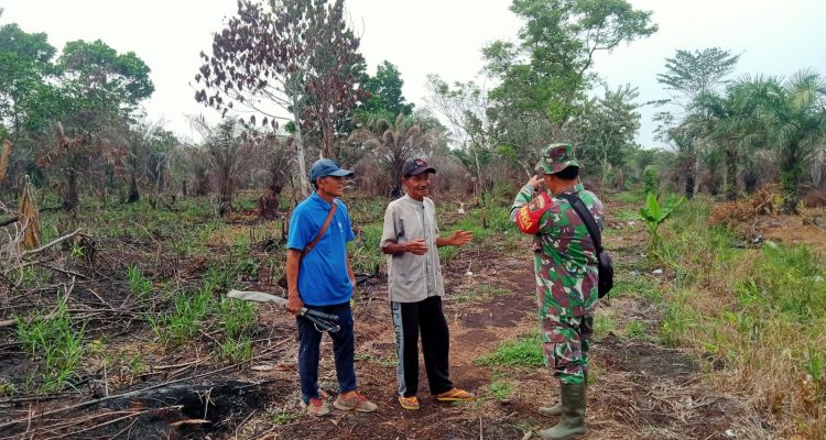 Foto Babinsa TT Karhutla dalam pencey