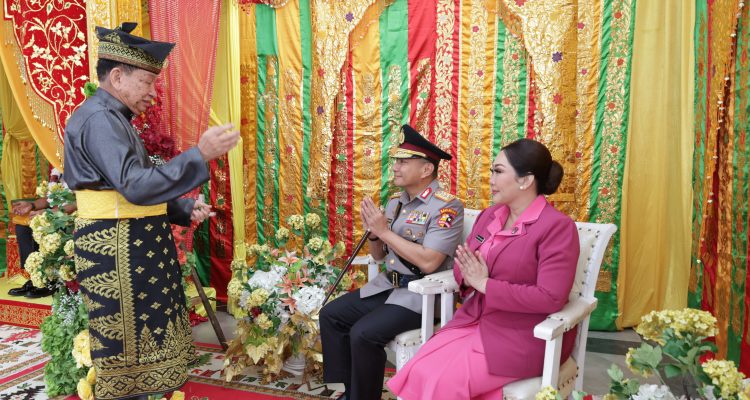 Prosesi penyambutan LAMR Riau Sambut Amanah Baru Kapolda, Irjen Pol Arman Achdiat